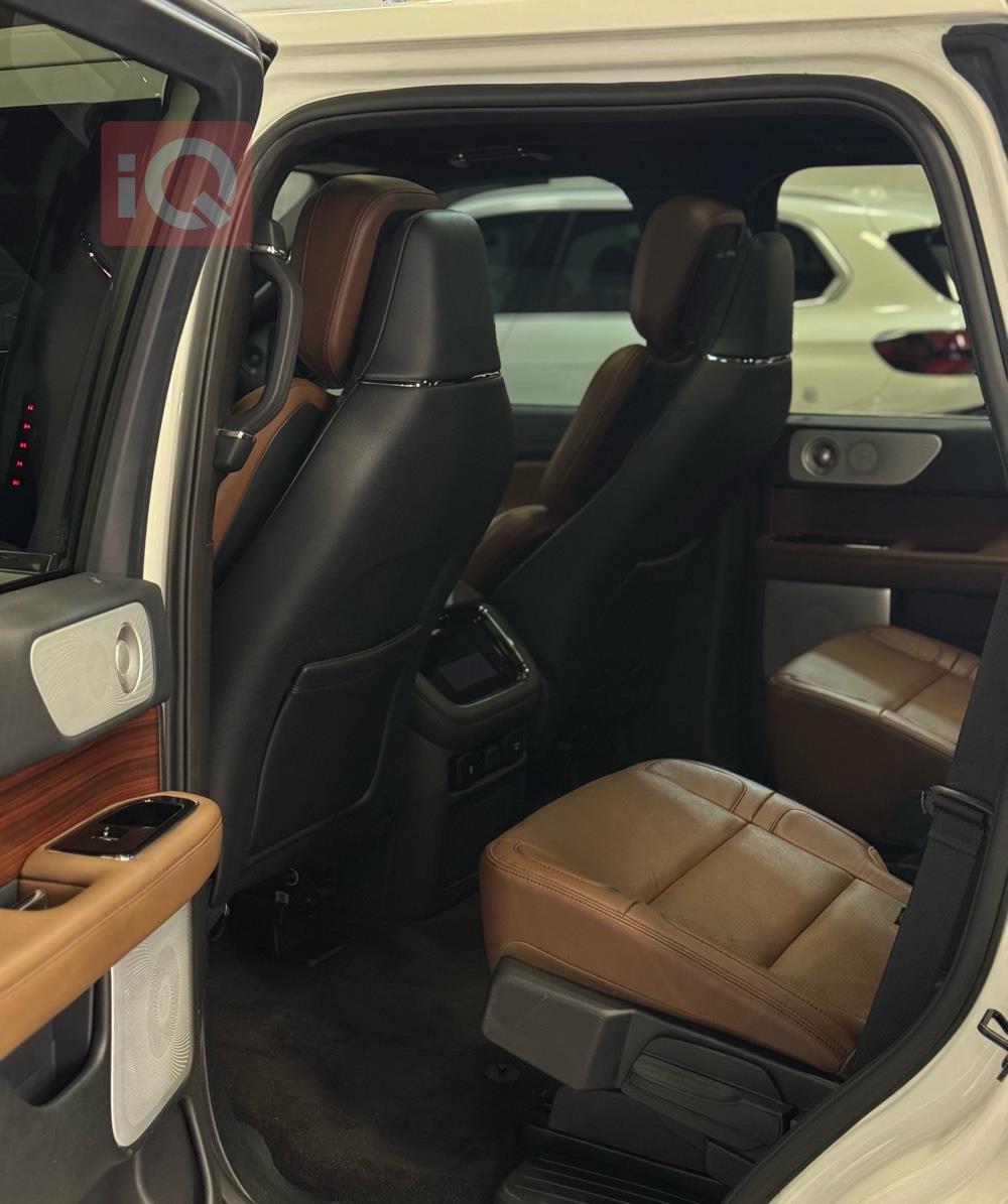 Lincoln Navigator